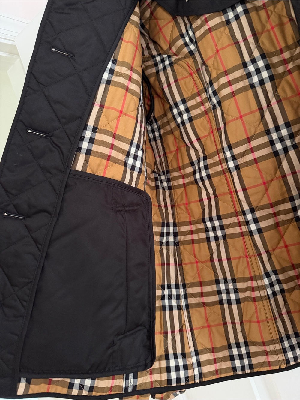 Burberry Black Quilted Jacket with Classic Nova Check Lining - Picture 7 of 11